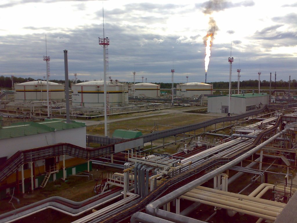 Measuring 280 by 30 km, it is by far the largest conventional oil field in Saudi and the world.